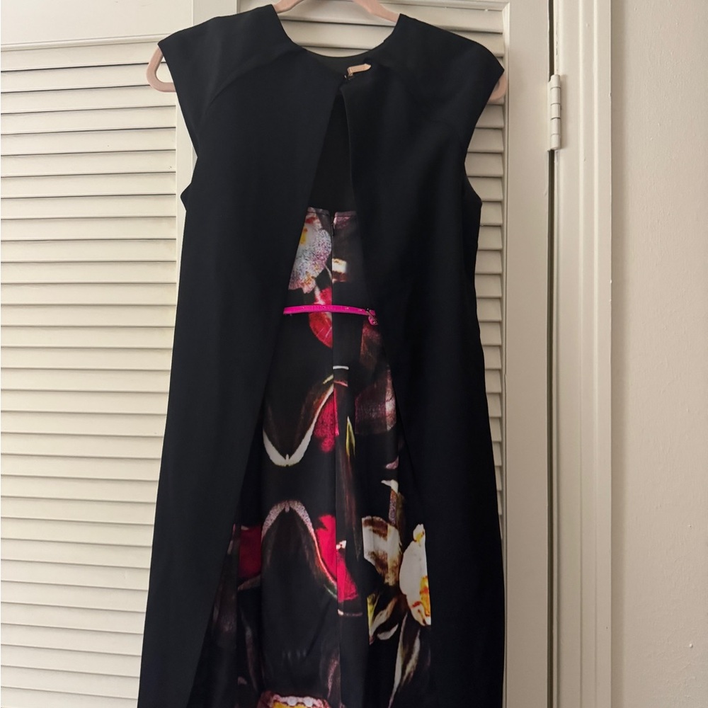 Elegant Black Floral-Back Cap Sleeve Dress - Picture 3 of 6